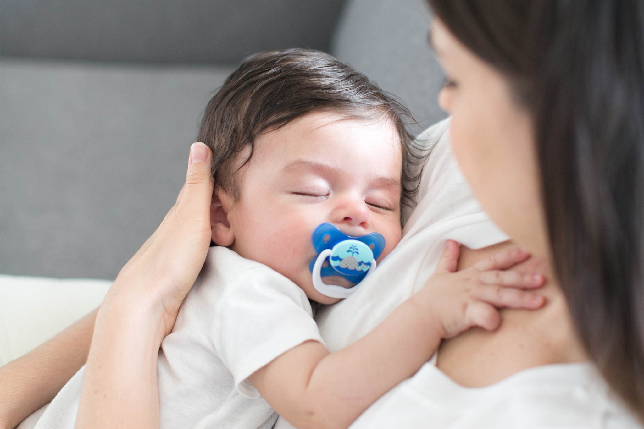  Dr. Brown's PreVent - Chupete de ortodoncia para bebé, canal de  aire sin succión, el escudo de mariposa contorneado es suave para la cara,  fabricado en Estados Unidos, etapa 1, 0.0-19.7