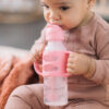 Biberón Estándar con Popote y Asas 8 oz. Rosa. - Imagen 5