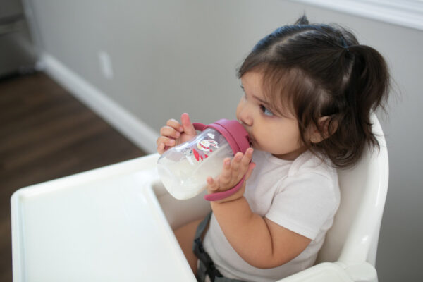Vaso Entrenador con popote 9 oz rosa. - Imagen 6